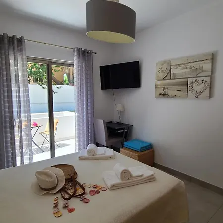 Very Nice, Modern Apartment, ギーア